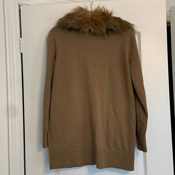 ⚠️SOLD⚠️ Michael Kors Cardigan with Faux Fur Neckline - Picture 3 of 8